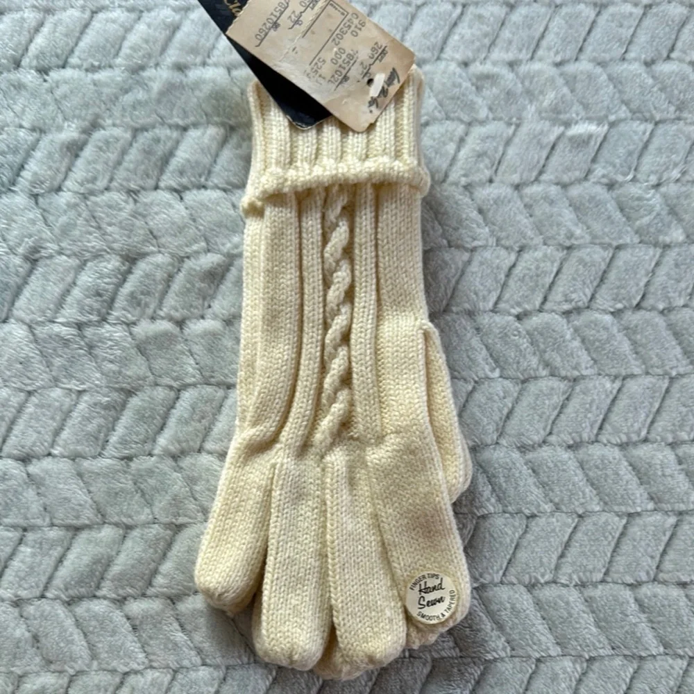 Vintage Aris Cream Knit Gloves